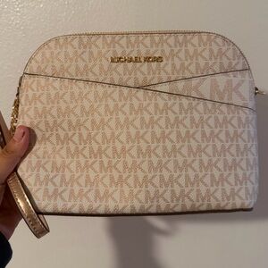 Michael Kors Jet Set Travel Meduim Logo CrossBody bag